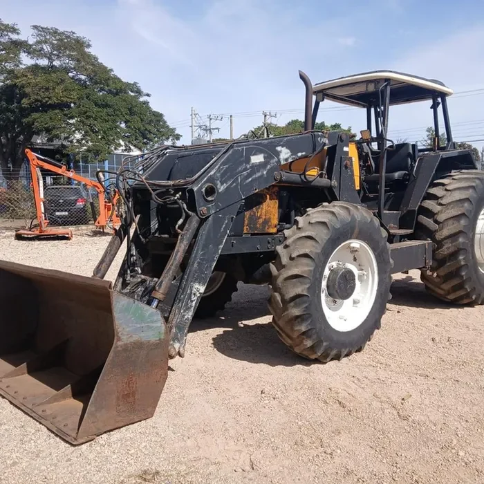 Valtra BH 140 4x4 Plataformado